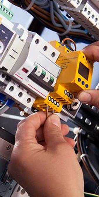industrial-electrical-system-maintenance-checks-t Maintenance and troubleshooting of an industrial electrical system